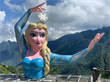 Tiếp nối Nữ thần tự do, tượng Nữ hoàng băng giá Elsa phiên bản “biến dạng” lại xuất hiện ở Sa Pa gây tranh cãi